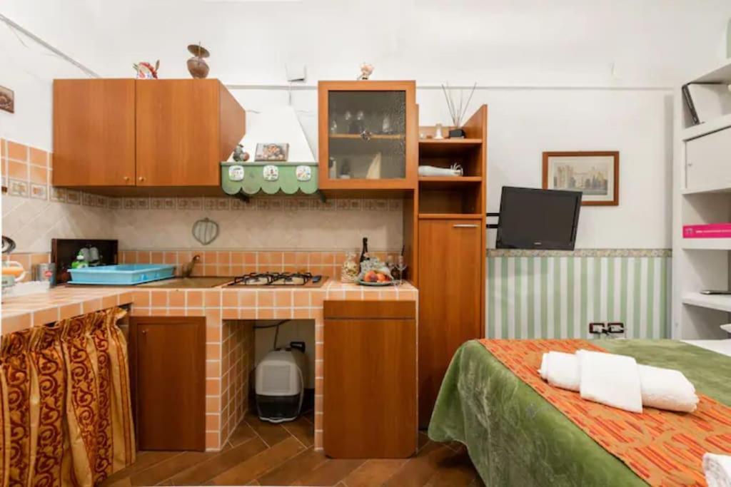 Apt 0 In The Historic Center Bari Bagian luar foto