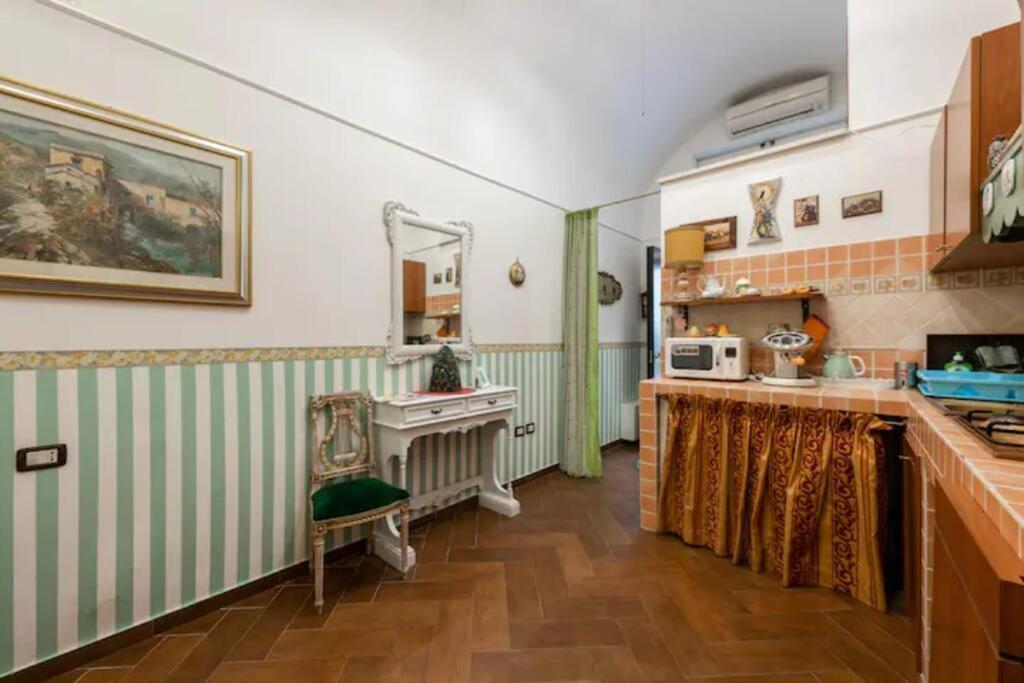 Apt 0 In The Historic Center Bari Bagian luar foto